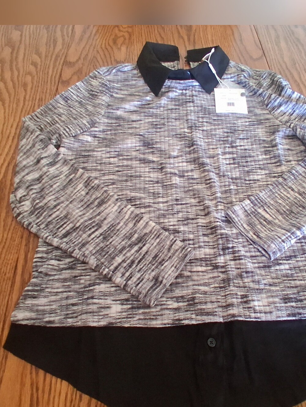 NWT Ladies Sweater, black, Gray, White  Sz S, MSRP $48